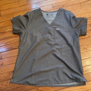 FIGS Catarina one pocket scrub top, large, graphite